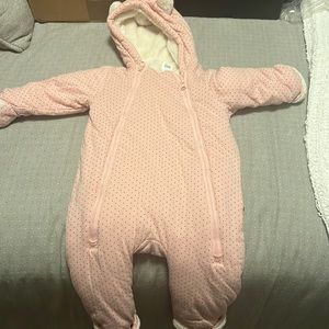 Like new worn twice Gap winter overall Sz 6-12m. With fleece lining